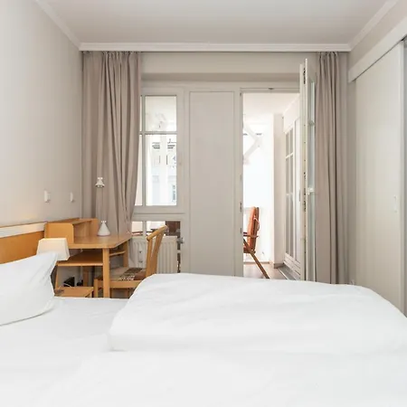 Apartment 352, Seepark *